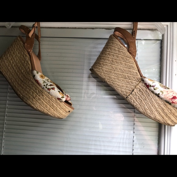 Shoes - Picture 2 of 3